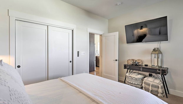 Condo w/ View - 1 Block to Main St - 4 Mi to Ski - Photo 5, Interior