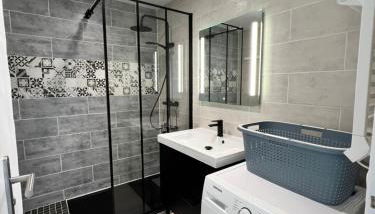 Les Corsaires - Foto 2, Shower