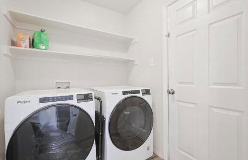 The Blue Holly - Bright & Spacious with a Pool - Foto 28