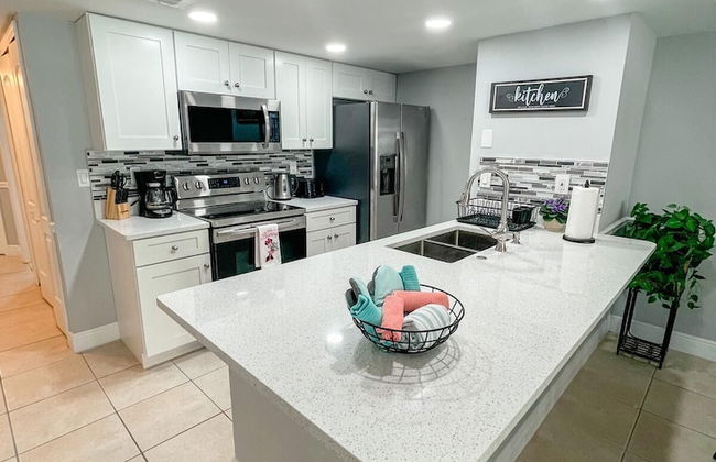 Three Bedroom Apartment #6 -- 5012 LBC -- Vusa Three Bedroom Condo Apartment - Foto 8