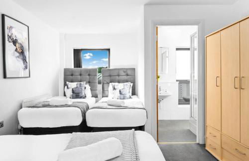 Three Bed House - Parking - Garden - Fast Wi-Fi 19LL - Foto 13