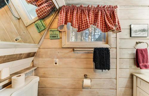 8 Mi to Cranmore Mtn Resort A-Frame with Fire Pit - Foto 11