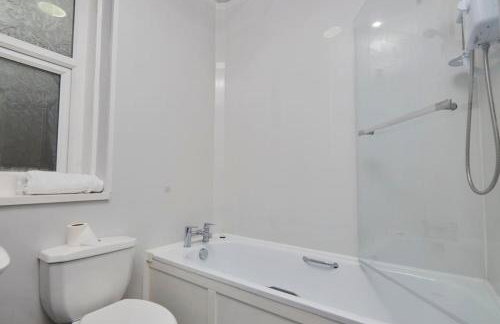 Large 4 bedroom flat close to city, street parking - Foto 28