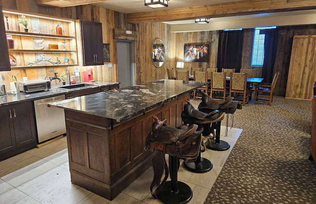 Eaglescape Suites and Event Center - Photo 19