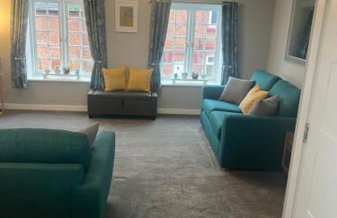 3 bed flat 10 mins to Alton Towers Sleeps 6-8 people - Foto 2