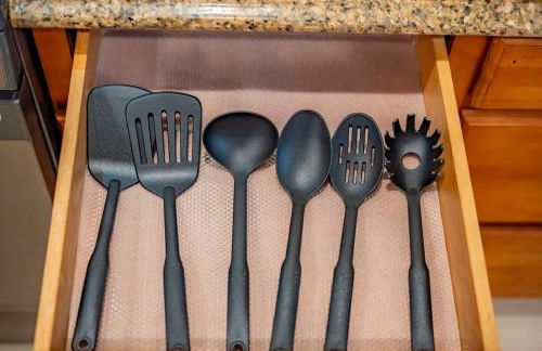 Peaceful Family Home with 3 Bedrooms and 2 Bathrooms - Photo 18