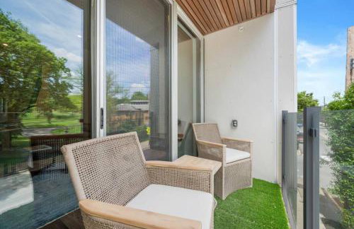 Immaculate Penthouse Double King Suite on Butler St with rooftop deck and free off street parking - Foto 10