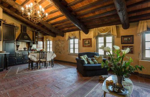 La Dimora dei Conti, Indulge in a Country Farmhouse Apartment with Jacuzzi Facing the Town! - Foto 67