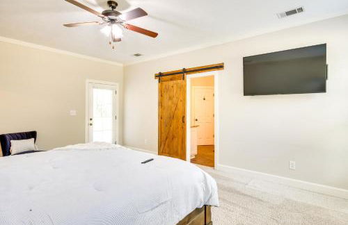 Stylish Hephzibah Home with Fire Pit and Theater Room! - Foto 11