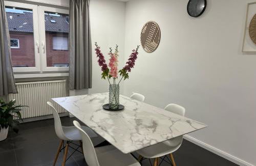 Elegante Apartment in Erftstadt mit Balkon, Zentral, Bahnhof nah, Phantasialand Brühl bei Cologne - Foto 4