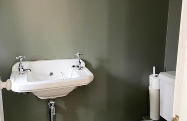 The Harborne Home opposite QE hospital & Birmingham university - Photo 27