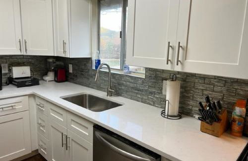 Photo Op with Sasquatch 2 min to walk Silver Mtn - Foto 7