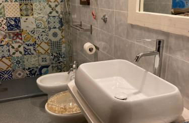 The Flowers' House - Photo 20