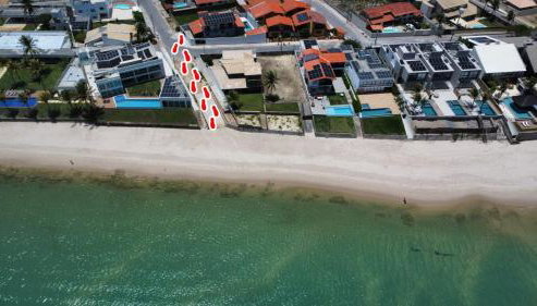Quase beira mar, casa muito nova com 5 suítes, vista mar, piscina grande, cozinha completa, 4 vagas e perto de mercado, restaurantes e bares - CLIQUE E VEJA AS FOTOS - Foto 3