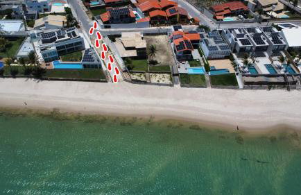 Quase beira mar, casa muito nova com 5 suítes, vista mar, piscina grande, cozinha completa, 4 vagas e perto de mercado, restaurantes e bares - CLIQUE E VEJA AS FOTOS - Foto 3