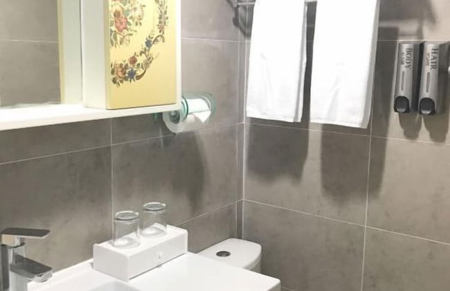 SHINE INN - Photo 14