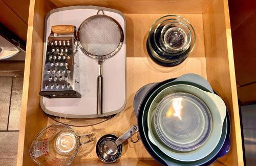 Easy PATH&Bus access- NYC| designer home + Deck. - Photo 39