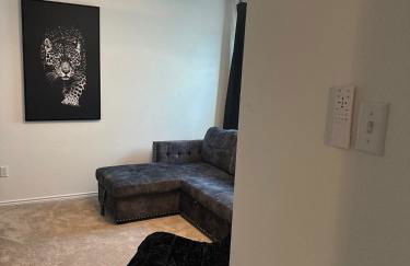 Cozy Stay with Pool Relax with Easy Access to Highway - Foto 21