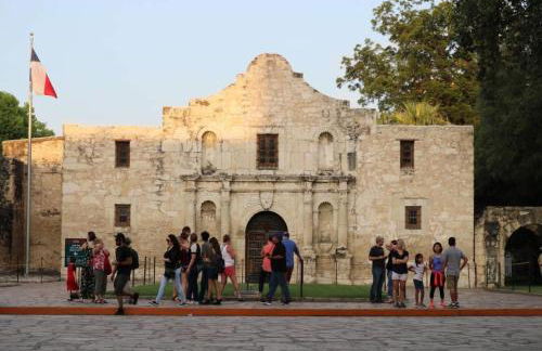 Downtown View Cozy 2br/1ba Home Sleeps 8 - Foto 34