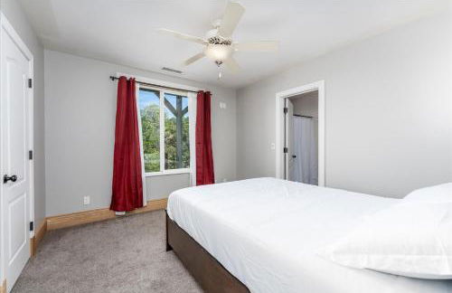 Yosemite Bass Lake VIEWS, 2 Homes, Games, Hot Tub - Foto 20