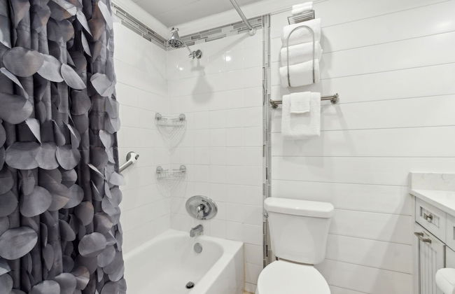 Beach Condo Miles-long Views Sand and Sea, Access to Private Fishing Pier by RedAwning - Foto 22