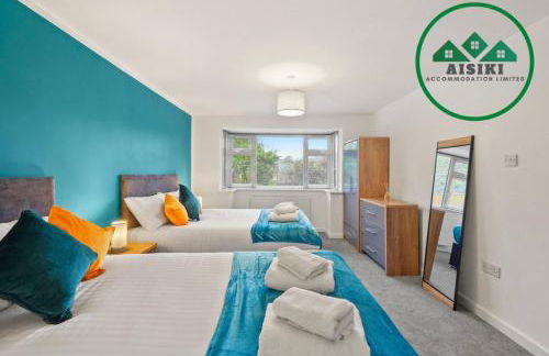 Aisiki Apartments at Barnet, Ground Floor, 2-Bedroom & 1-Bathroom, Pet Friendly Flat, Double Beds with Free Wi-Fi - Foto 4