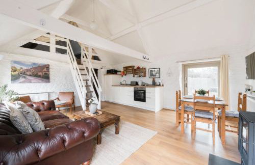 Charming Stone Cottage - Cotswolds Farm Stay - The Bullpen - Photo 42