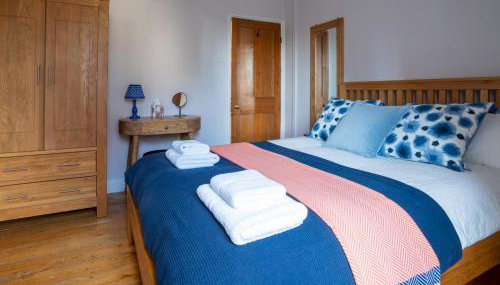 Quarry Cottage Courtyard Garden - Pass the Keys - Foto 2, towels, wardrobe, Other