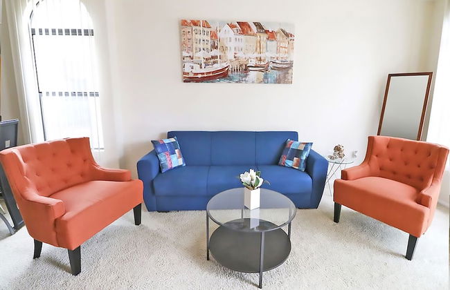 LAs Premier Apartments - Photo 1