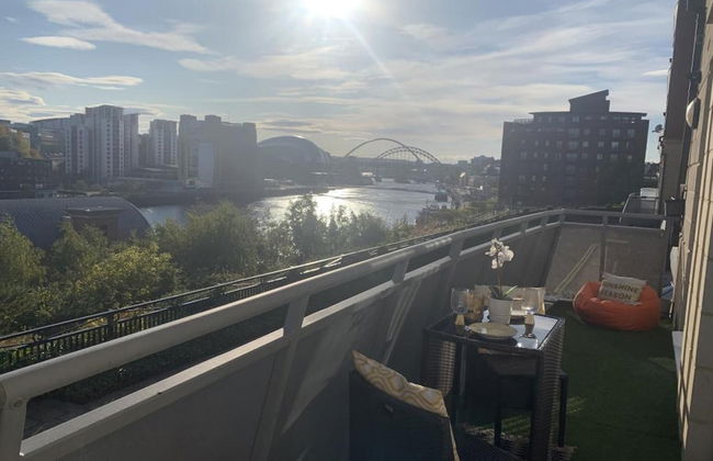 Luxury Modern Apartment With Stunning Balcony View - Foto 9