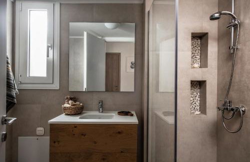 Khroma Luxury Suite 2 Beach front apartment - Photo 6