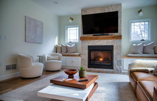 New Farmhouse, King Beds, Game Room, Hot Tub & View! - Foto 54