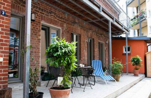 Beautiful Backyard Remise - Photo 5