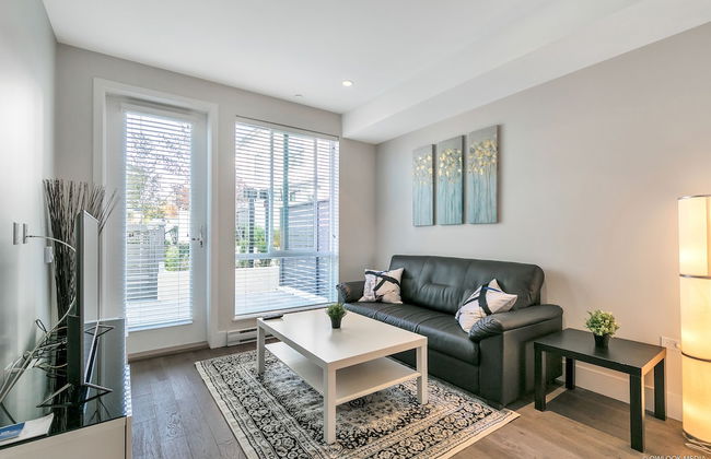 Modern Townhouse at Marine by Elevate Rooms - Photo 15