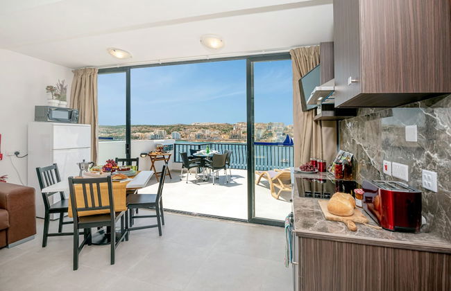 Harbour Lights Seafront Penthouse by Getaways Malta - Foto 8