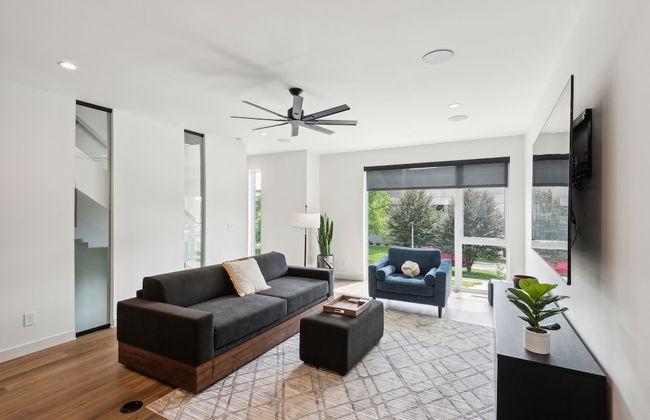 New Modern Townhome With Rooftop Patio 2 Bedroom Townhouse by RedAwning - Foto 13