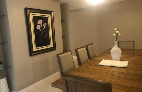 Spacious 2300SF, Recently Rehabbed, Large Living! - Foto 9