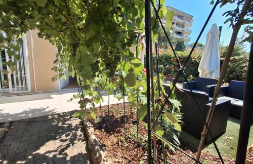 Lovely apartment with private garden and a swimming-pool - Foto 12