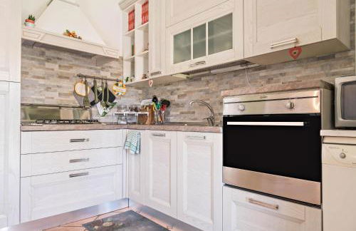 Tinas yellow home - Photo 12