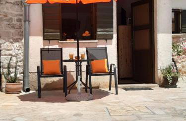 Mala kuća sa velikim grijanim bazenom ANTONIO - Foto 29