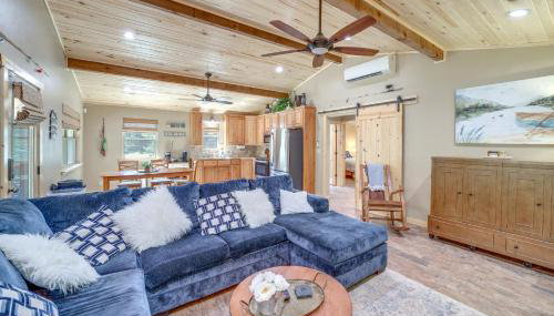 Clayton Cabin with Wraparound Deck Steps to Lake! - Foto 1