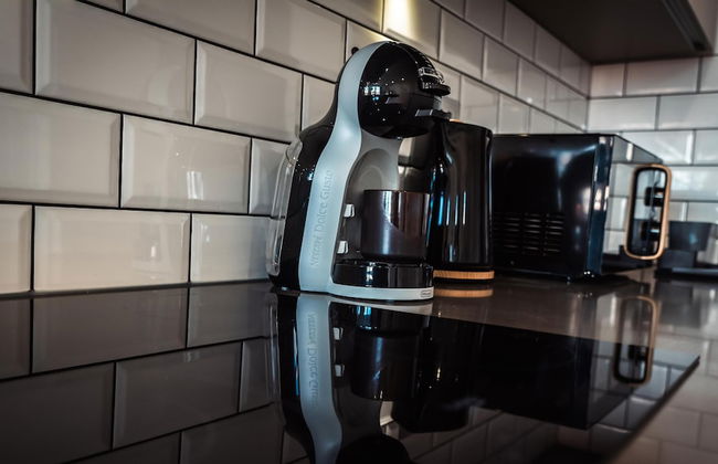 Cozy Luxury City Apartment in Central Bracknell - Photo 6