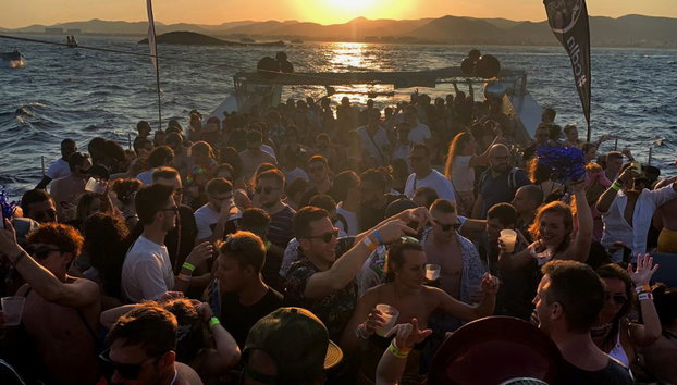 Aftersun em Catamarã - Apenas Adultos - Saindo de Platja d'en Bossa - Foto 4