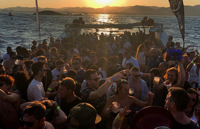 Aftersun em Catamarã - Apenas Adultos - Saindo de Platja d'en Bossa - Foto 4