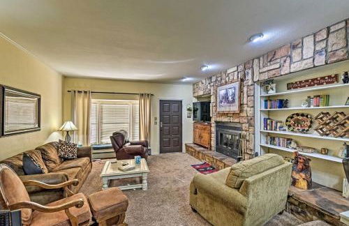 Red River Townhome with Balcony and Mtn Views! - Foto 1