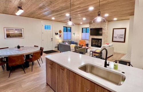 Brand NEW Cabin in the pines - Foto 13