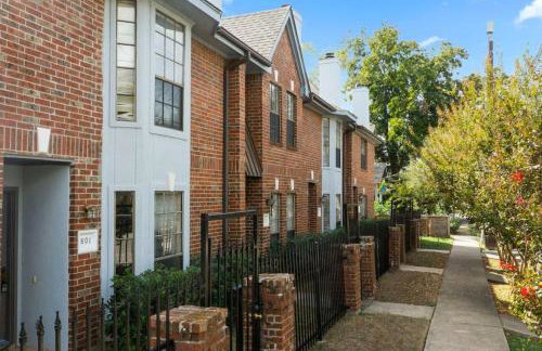 Modern Montrose Townhome Sleeps 10 Walk to Dining & Downtown - Foto 5