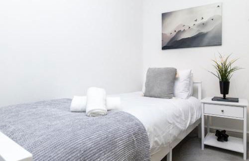 Newly Renovated Modern 3BR Home Near the River Thames - Foto 12