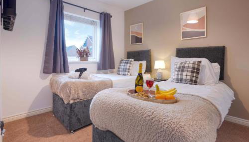 Charming House - Close to Shops & City Centre - Free Parking, Self-Check-In, Fast WiFi & Smart TV with Netflix by Yoko Property - Foto 5