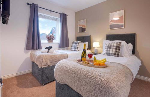 Charming House - Close to Shops & City Centre - Free Parking, Self-Check-In, Fast WiFi & Smart TV with Netflix by Yoko Property - Foto 5